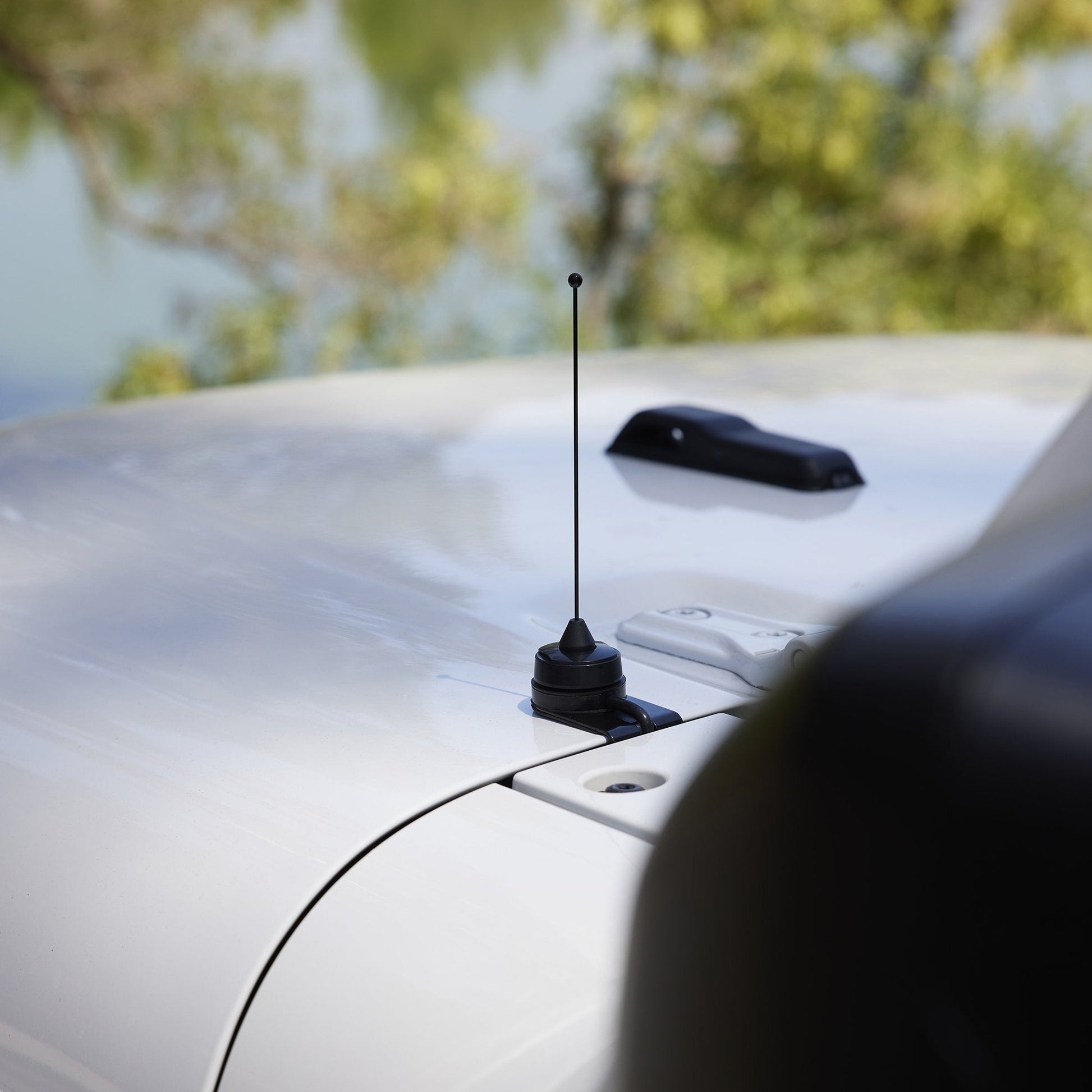 Midland TRUNK LIP ANTENNA MOUNT W/CABL